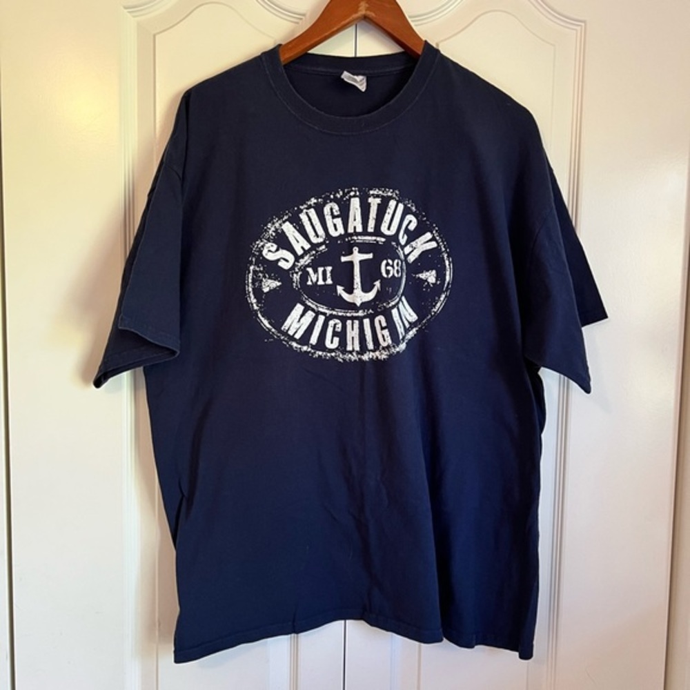 Gildan Heavy Cotton 2XL Saugatuck Michigan Tee. Navy. Short Sleeve.